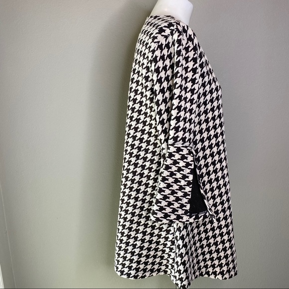 Ali Miles Houndstooth Tunic with Bell Slit Sleeve - Picture 3 of 11